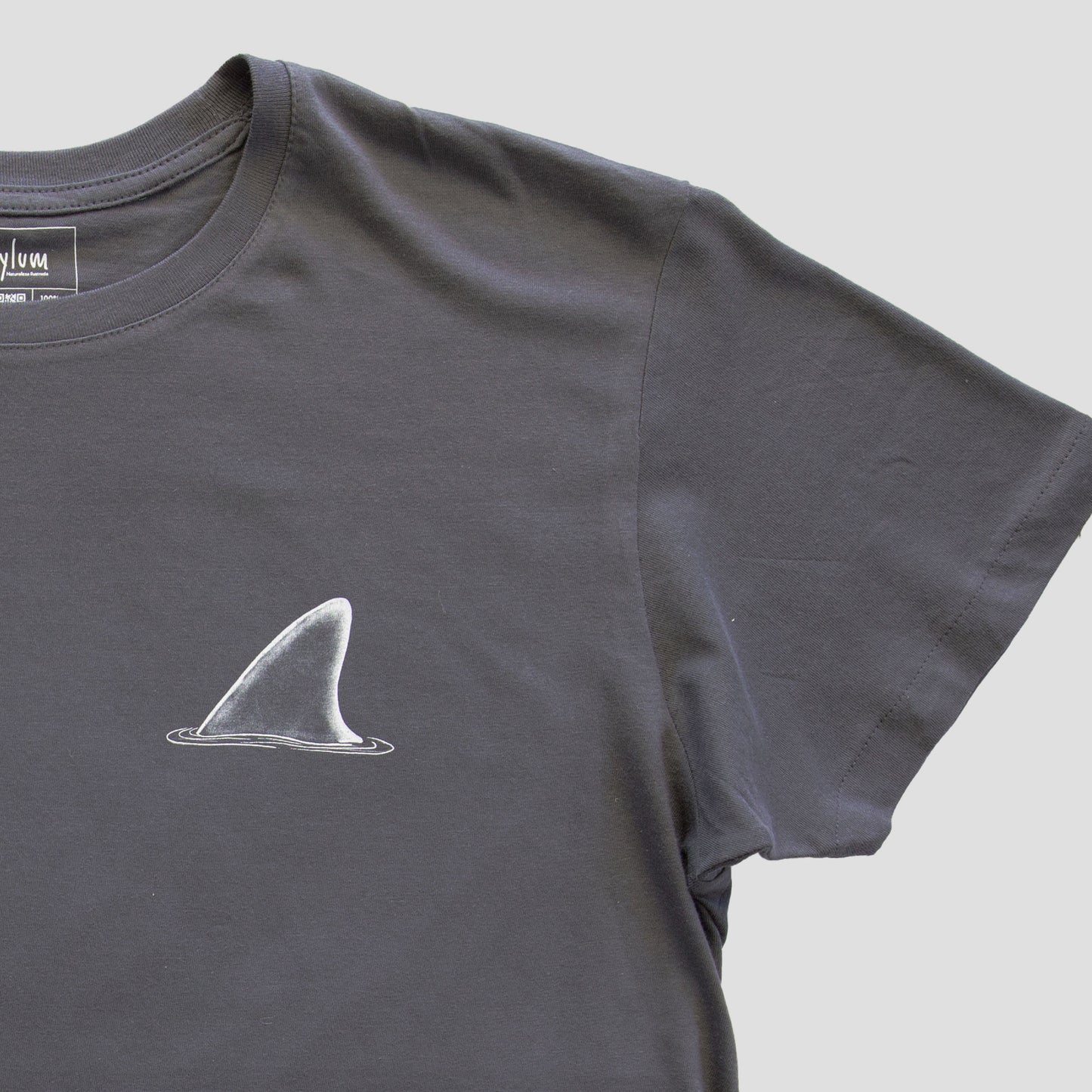 Polera Tiburón Mako · Gris Asfalto